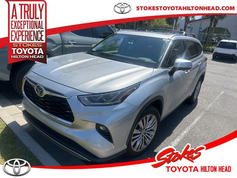 Used 2023 Toyota Highlander Platinum image 1