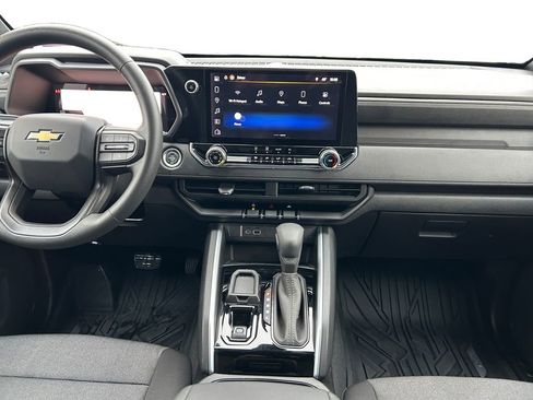 Used 2025 Chevrolet Colorado W/T image 12