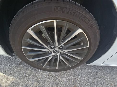 Certified 2025 Lexus ES 350 w/ Premium Package FWD image 10