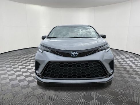 Used 2025 Toyota Sienna XSE w/ XSE Plus Package image 2