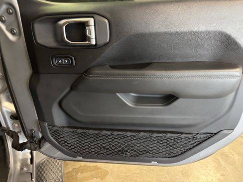 Used 2020 Jeep Wrangler Unlimited Sahara image 35