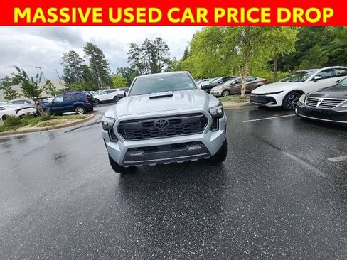Used 2024 Toyota Tacoma TRD Sport w/ TRD Sport Premium Package AWD/4WD image 4