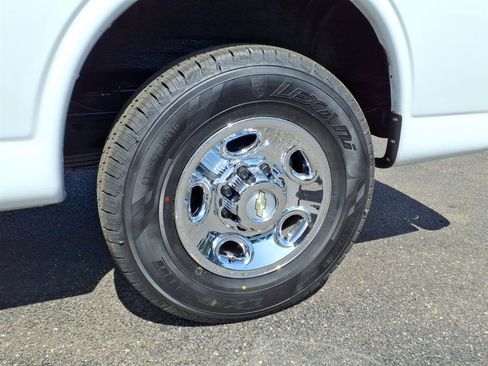 Used 2022 Chevrolet Express 2500 w/ Driver Convenience Package RWD image 28