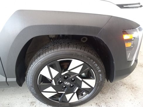 Used 2025 Hyundai Kona SEL AWD/4WD image 3