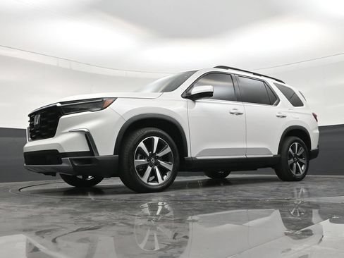 Used 2024 Honda Pilot Touring image 20