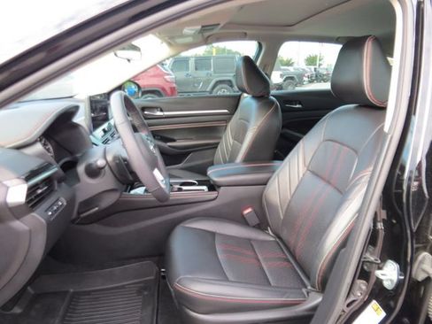 Used 2023 Nissan Altima 2.5 SR w/ SR Premium Package FWD image 13