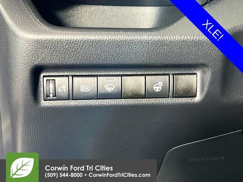 Used 2020 Toyota RAV4 XLE w/ XLE Grade Weather Package AWD/4WD image 19