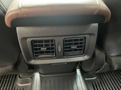 Used 2022 Toyota Venza XLE AWD/4WD image 14