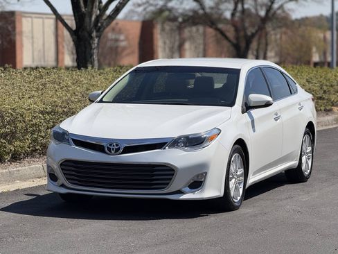 Used 2015 Toyota Avalon XLE FWD image 2