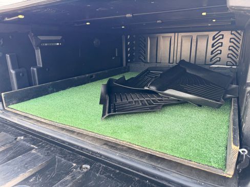 Used 2013 Chevrolet Avalanche LTZ image 33