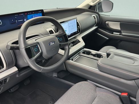 Used 2025 Ford Expedition Max Active AWD/4WD image 13