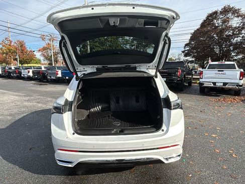 Certified 2025 Buick Envision Avenir image 32