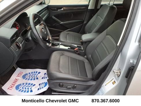 Used 2020 Volkswagen Passat 2.0T R-Line image 23