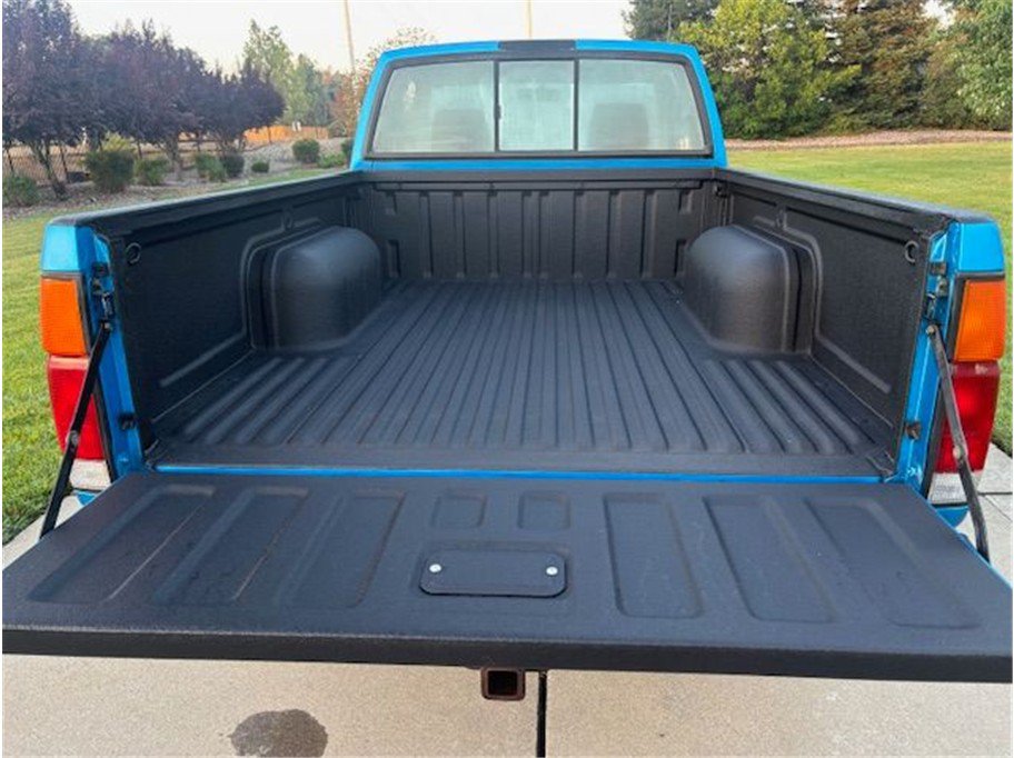 Used 1997 Nissan Pickup 4x4 King Cab image 5