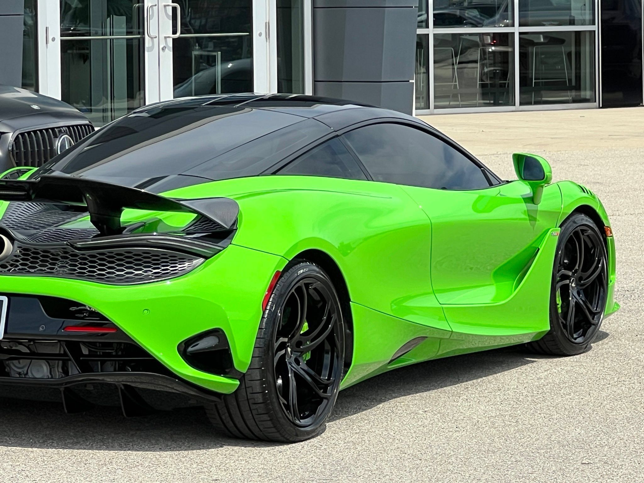 Used 2024 McLaren 750S RWD image 12
