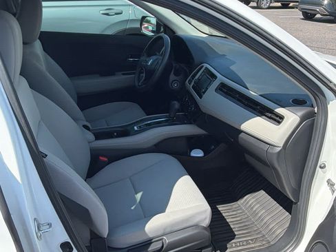 Used 2022 Honda HR-V LX image 5