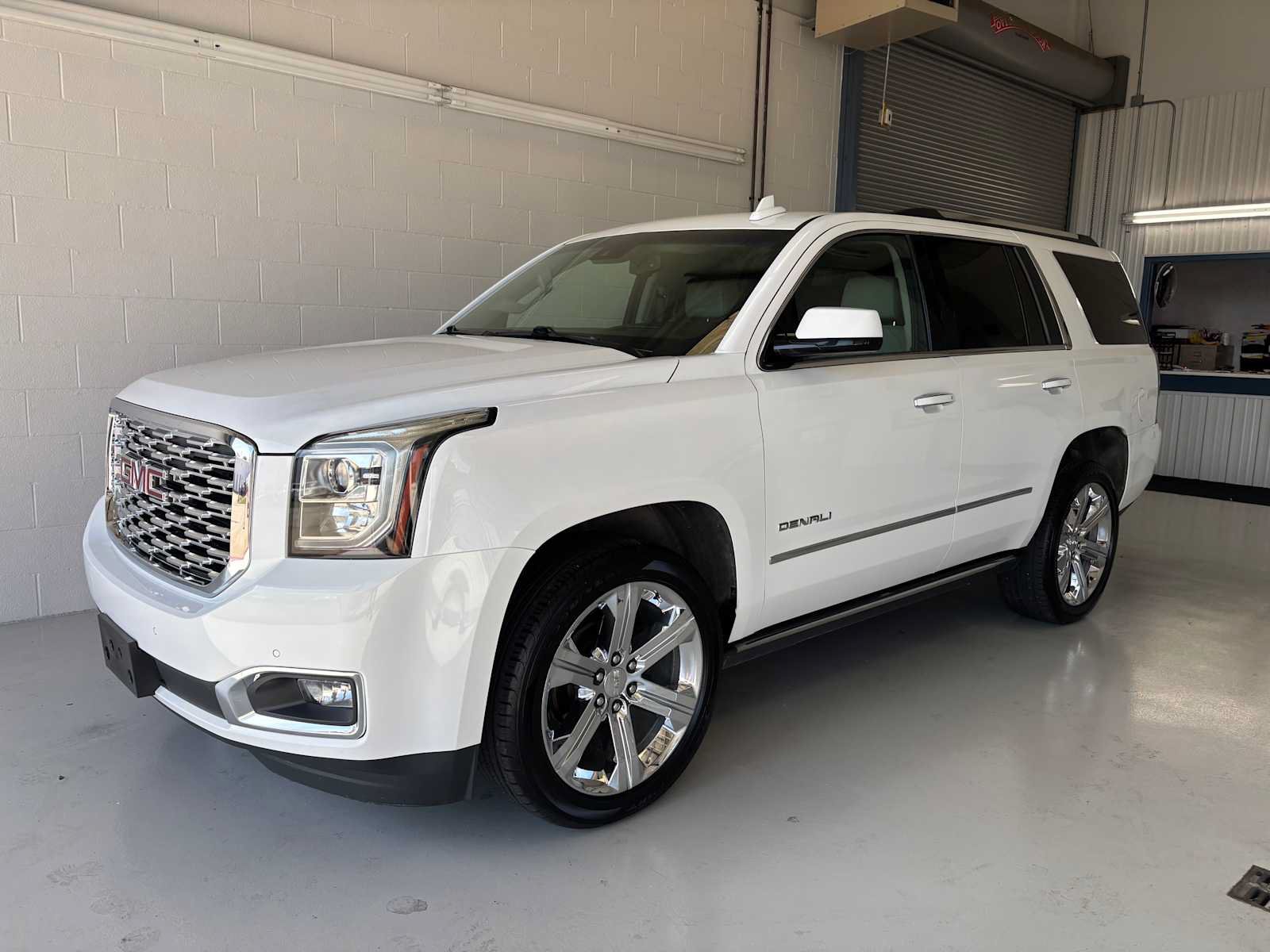 Used 2019 GMC Yukon Denali w/ Denali Ultimate Package AWD/4WD image 2