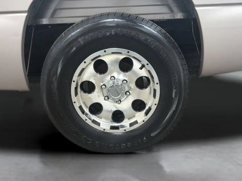 Used 2005 GMC Sierra 1500 SLE w/ Light Duty Power Package RWD image 24