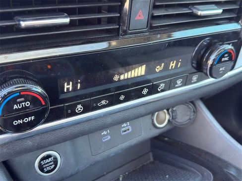 Used 2023 Nissan Rogue SV w/ SV Premium Package image 19