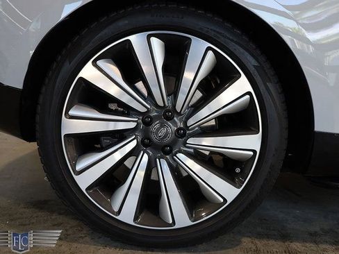 Used 2023 Land Rover Range Rover SV image 43