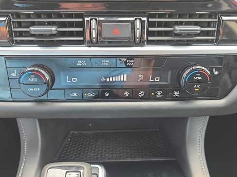 Used 2024 Nissan Pathfinder SV AWD/4WD image 39