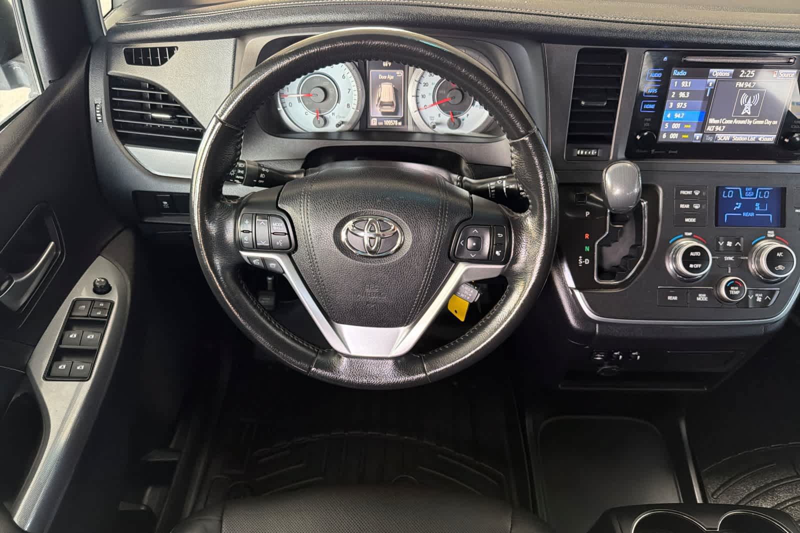 Used 2016 Toyota Sienna SE FWD image 14