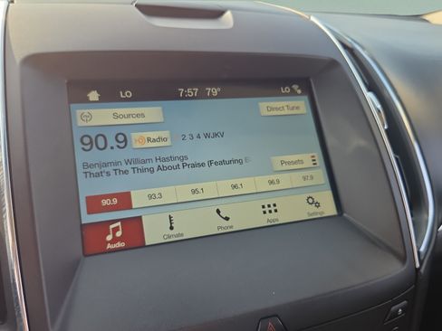 Used 2018 Ford Edge Titanium w/ Ford Safe & Smart Package FWD image 18