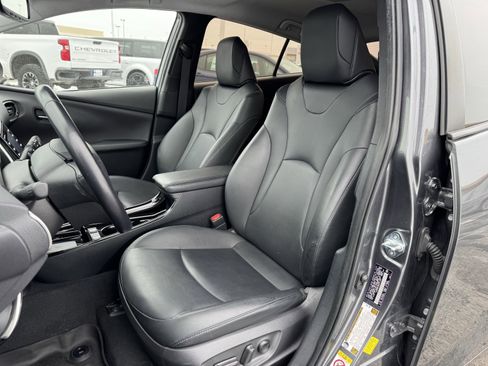 Used 2021 Toyota Prius L Eco image 25