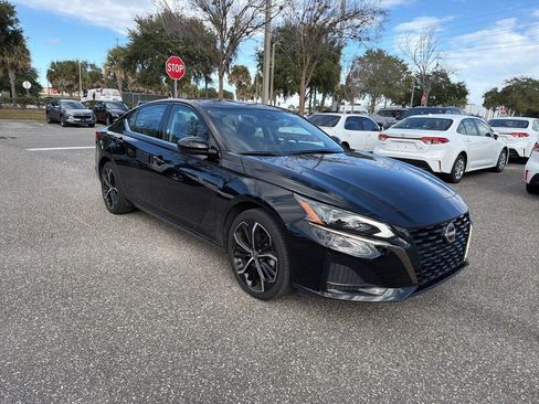 Used 2025 Nissan Altima 2.5 SR image 7