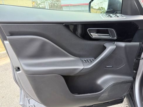 Used 2020 Jaguar F-PACE Premium image 12