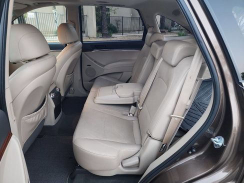 Used 2010 Hyundai Veracruz Limited w/ Navigation Pkg 3 image 23