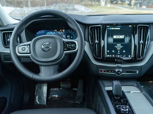 Used 2025 Volvo XC60 B5 Plus image 13