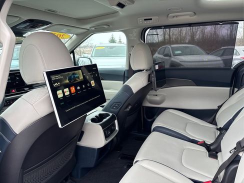 New 2025 Kia Carnival SX Prestige FWD image 17