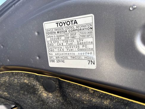 Used 2020 Toyota C-HR LE FWD image 44