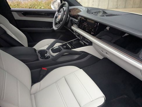 New 2026 Porsche Cayenne S image 27