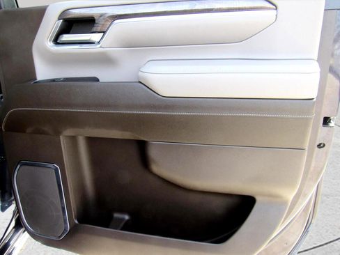 Used 2024 Chevrolet Silverado 3500 LTZ w/ LTZ Convenience Package image 46