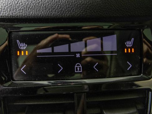 Used 2020 Volvo XC90 T5 Momentum w/ Protection Package AWD/4WD image 40