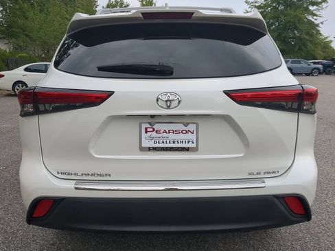 Used 2020 Toyota Highlander XLE AWD/4WD image 5