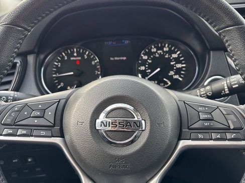 Used 2019 Nissan Rogue SV image 15
