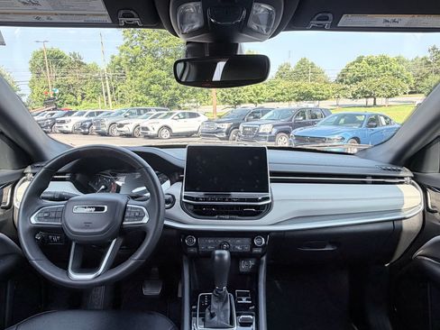 Used 2025 Jeep Compass Limited AWD/4WD image 10