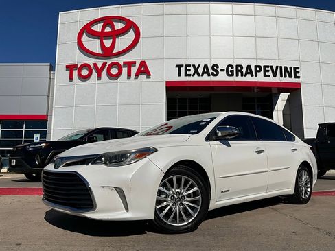 Used 2016 Toyota Avalon Limited w/ Toyota Safety Sense Package image 2