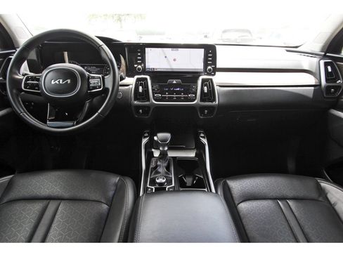 Used 2023 Kia Sorento EX w/ Panoramic Sunroof Package FWD image 12