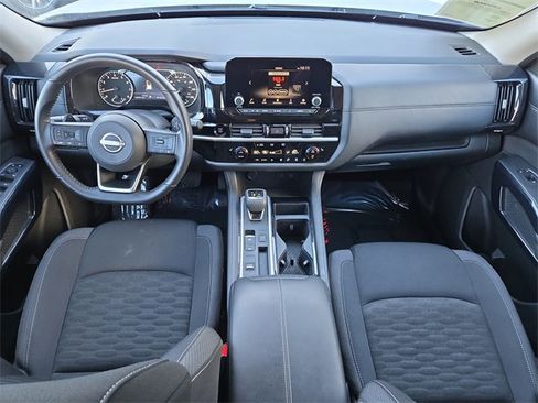 Certified 2025 Nissan Pathfinder SV image 12