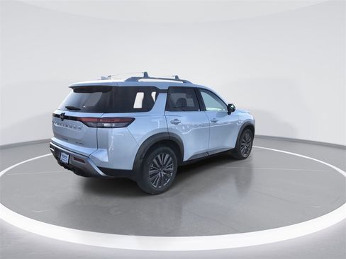 Used 2025 Nissan Pathfinder SL w/ SL Premium Package image 8