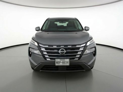 Used 2025 Nissan Rogue SV image 2