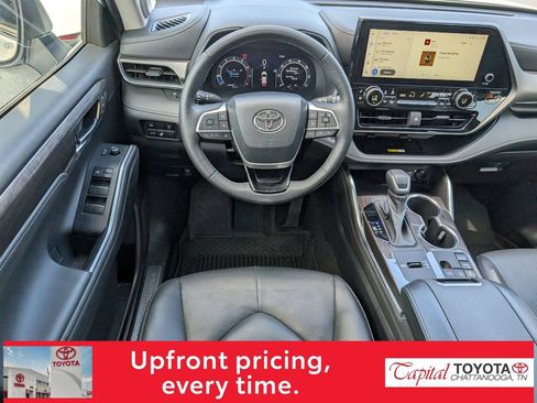 Used 2023 Toyota Highlander Limited FWD image 13