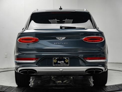 Used 2023 Bentley Bentayga Extended Wheelbase AWD/4WD image 12