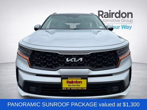 Certified 2022 Kia Sorento SX Prestige w/ Panoramic Sunroof Package AWD/4WD image 2
