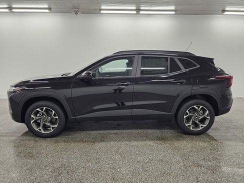 New 2026 Chevrolet Trax LT w/ Driver Confidence Package FWD image 8