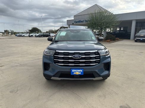 Used 2025 Ford Explorer Active image 2
